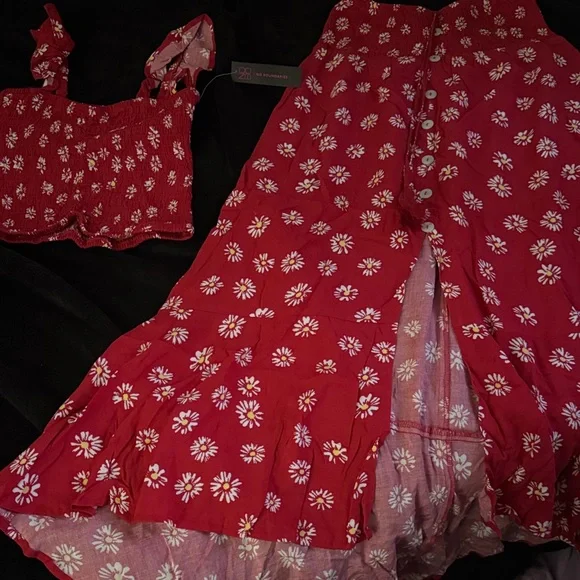 No Boundaries Red Daisy Print Two-Piece Set - Picture 1 of 12